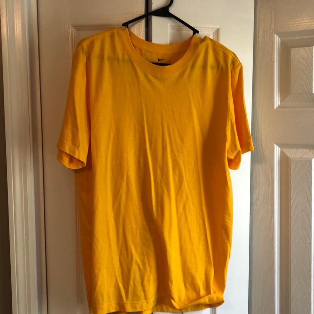 Men’s Plain Nike tee